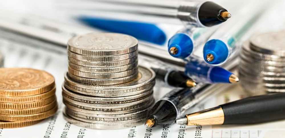 10周年ロゴの費用相場と依頼先別の比較